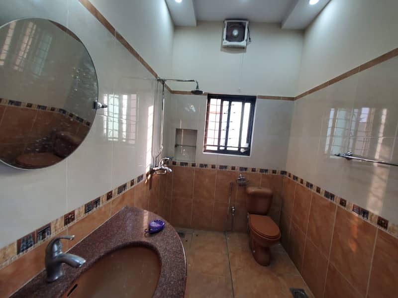 1 Kanal Upper Portion For Rent In DHA Phase 1,Block C, Reasonable Price And Suitable Location Pakistan Punjab Lahore. 2