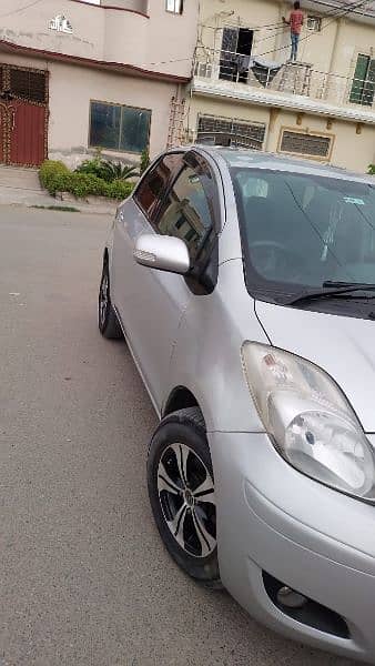 Toyota Vitz 2009 full option 1