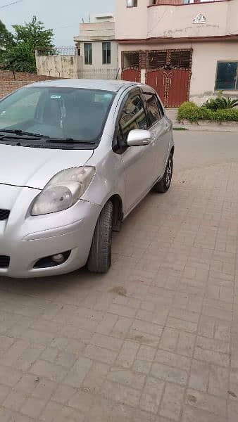 Toyota Vitz 2009 full option 4