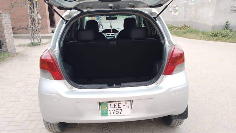 Toyota Vitz 2009 full option 9