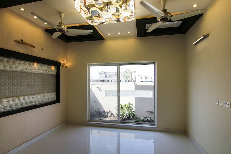 DHA 9 TOWN 6 MARLA BRAND NEW ULTRA LUXURY HOUSE AVAILABLE FOR RENT FACING PARK 2