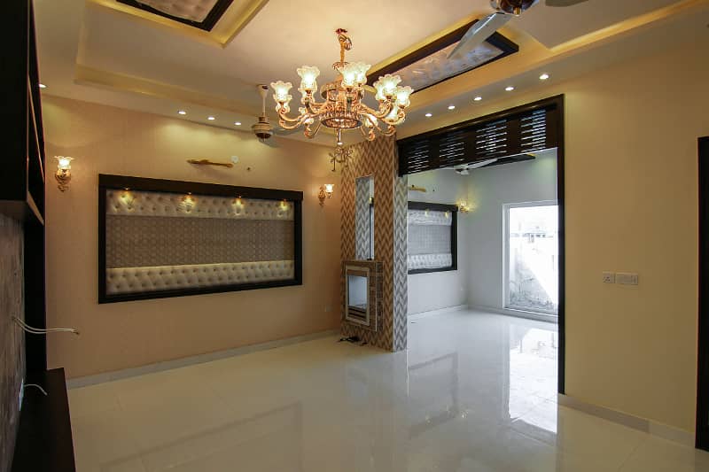 DHA 9 TOWN 6 MARLA BRAND NEW ULTRA LUXURY HOUSE AVAILABLE FOR RENT FACING PARK 3