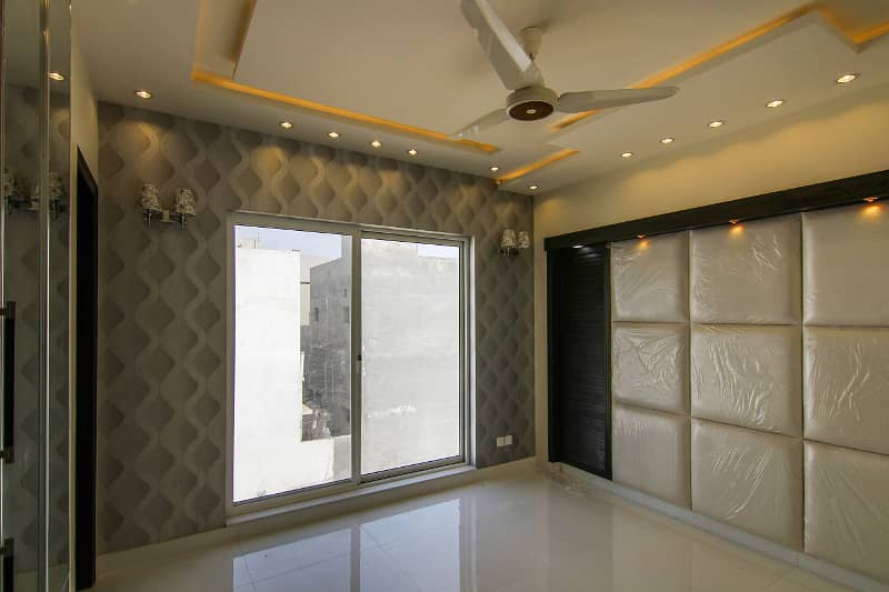 DHA 9 TOWN 6 MARLA BRAND NEW ULTRA LUXURY HOUSE AVAILABLE FOR RENT FACING PARK 10