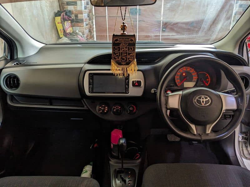 Toyota Vitz 2015 17