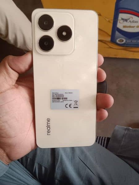 Realme C61 1