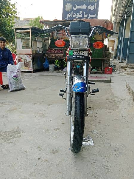 One hand used neat and clean bike 3