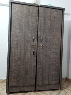 Closet and dressing slightly used for few months condition is new