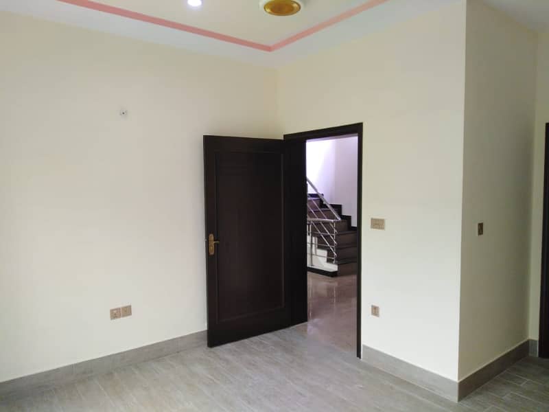 5 MARLA SLIGHTLY USED HOUSE FOR SALE IN SECTOR D BAHRIA TOWN LAHORE 4