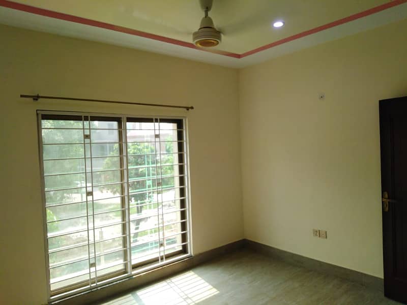 5 MARLA SLIGHTLY USED HOUSE FOR SALE IN SECTOR D BAHRIA TOWN LAHORE 5