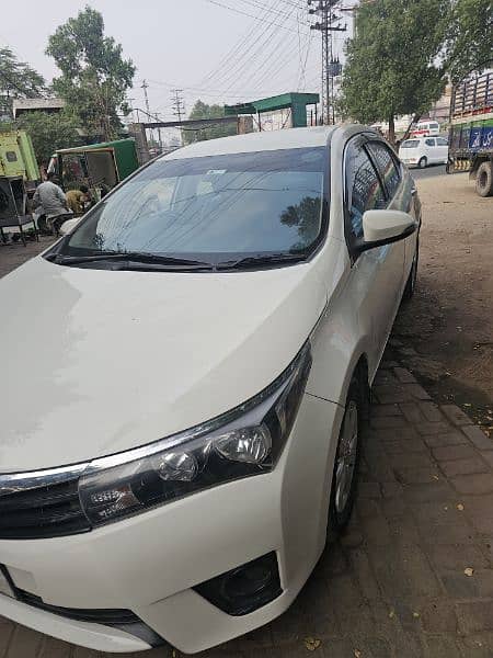 Toyota Corolla GLI 2015 automatic urgent sale 1