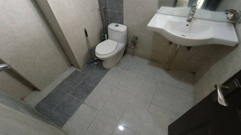 10 Marla Flat For Rent In Askari 11