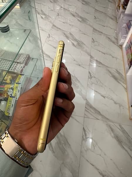 iphone 11 128gb Pta approved Dual sim 7