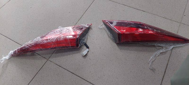 Honda Civic 2020 original tail light trunk 2p available 1