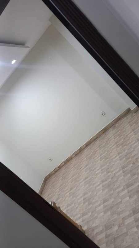 1 BED EXCELLENT NEW CONDITION IDEAL FLAT FOR RENT IN BAHRIA TOWN LAHORE 0