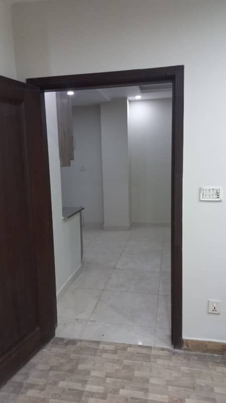 1 BED EXCELLENT NEW CONDITION IDEAL FLAT FOR RENT IN BAHRIA TOWN LAHORE 7