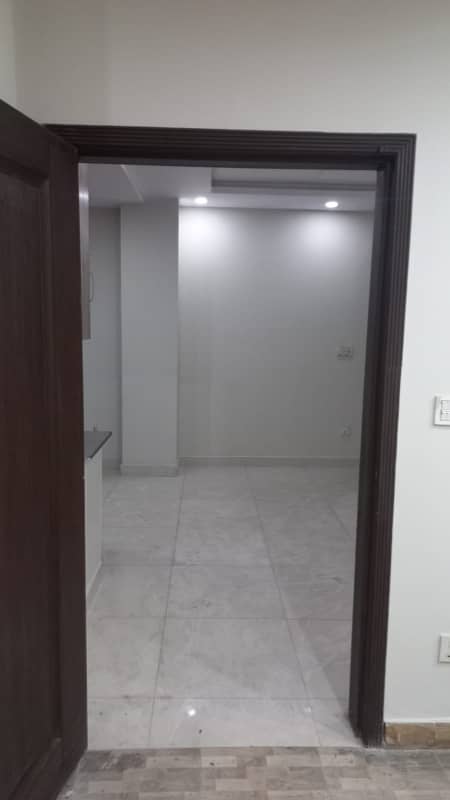 1 BED EXCELLENT NEW CONDITION IDEAL FLAT FOR RENT IN BAHRIA TOWN LAHORE 8