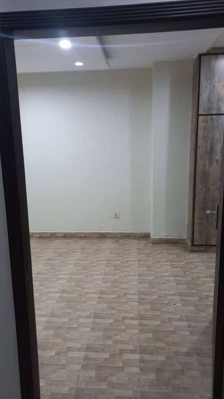 1 BED EXCELLENT NEW CONDITION IDEAL FLAT FOR RENT IN BAHRIA TOWN LAHORE 18