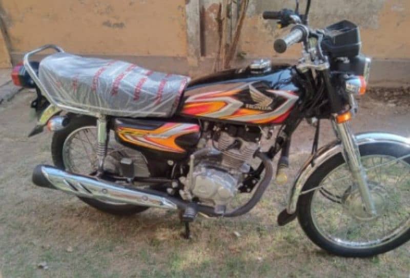 Honda 125cc 2022 model bike for sale WhatsApp number onhai03274139950) 1