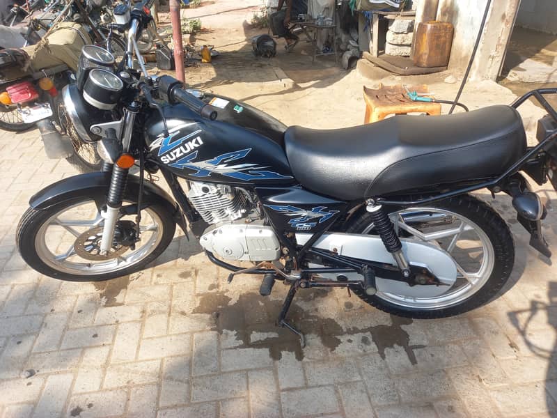 Suzuki GS 150 SE 2022 2