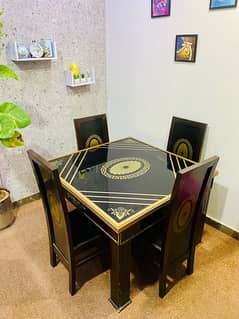 dinning table with 4 chairs in excellent condation bahria town phase 7