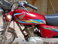 Honda 125 2018 Karachi number 0/3/1/2/2/4/5/9/4/5/0 Urgent sale