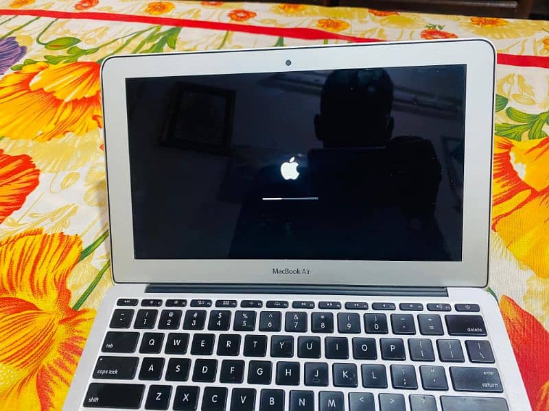 Macbook Air Early 2014, 11 inch Core i5 5th Gen 6