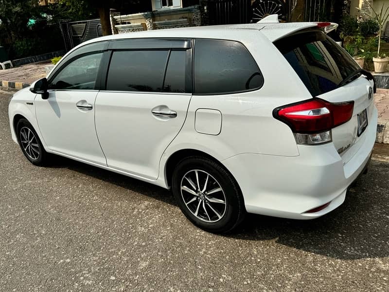 Toyota Corolla Fielder 2016 1