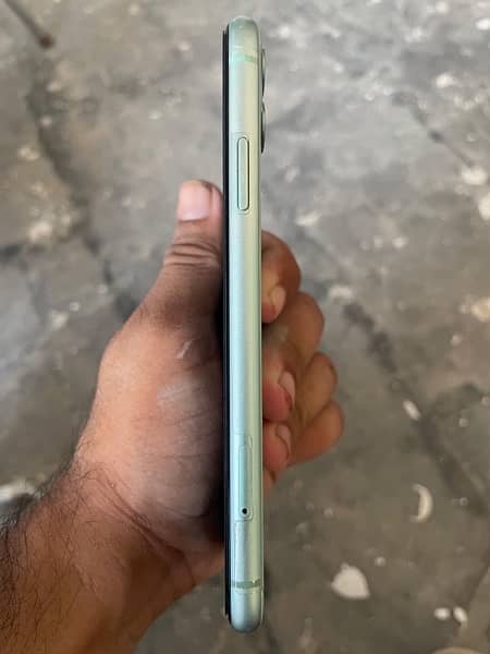 Iphone 11  64 GB 3