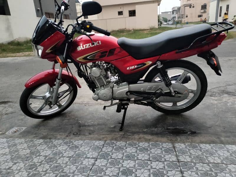 Suzuki GD 110 motor cycle used by a doctor like a zero meter 1