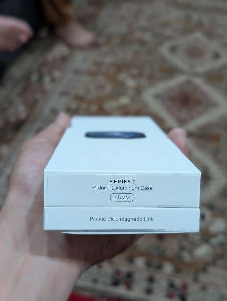 Apple watch series 9 45mm with Magnetic Link Band 0