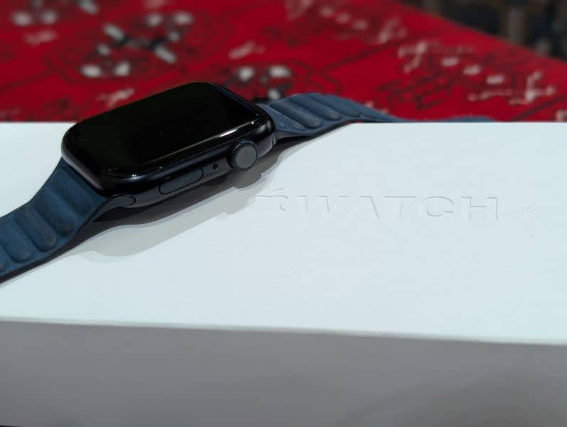 Apple watch series 9 45mm with Magnetic Link Band 5