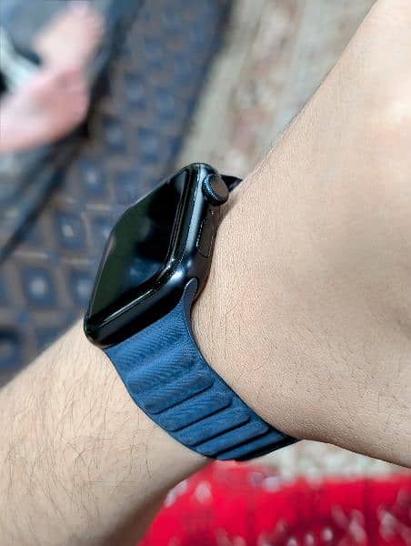 Apple watch series 9 45mm with Magnetic Link Band 6