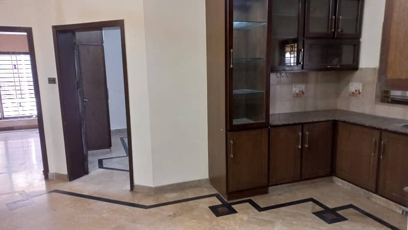 UPPER PORTION OF 10 MARLA EXCELLENT NEW GOOD CONDITION IDEAL HOUSE FOR RENT IN UMAR BLOCK BAHRIA TOWN LAHORE 5