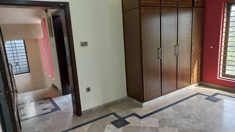 UPPER PORTION OF 10 MARLA EXCELLENT NEW GOOD CONDITION IDEAL HOUSE FOR RENT IN UMAR BLOCK BAHRIA TOWN LAHORE 6