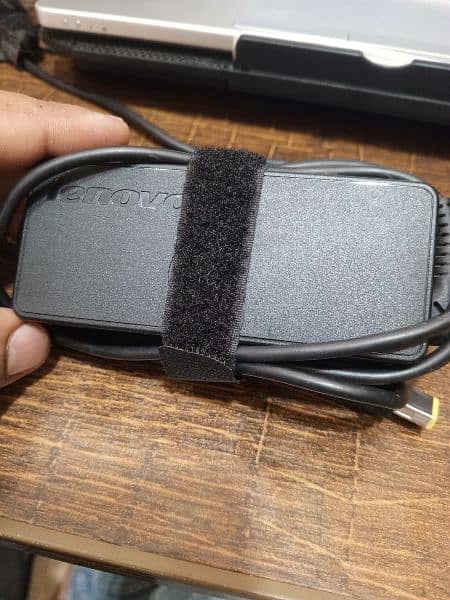 laptop Lenovo charger 1