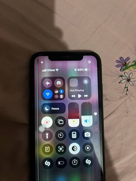 iphone 11 panel mai shade hai bass or all oky hai with box fu 3