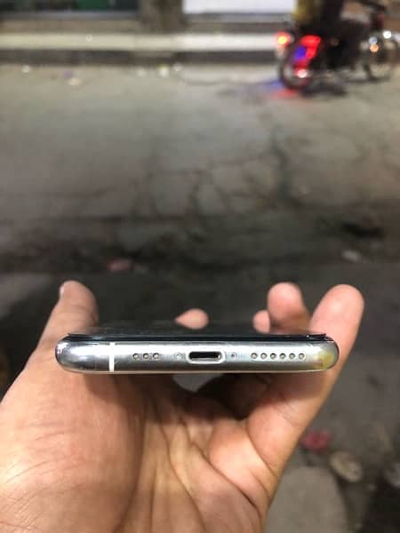 iPhone 11 pro (64 jv) exchange possibly 4