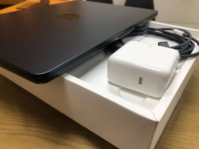 Macbook air M2 8/256 3