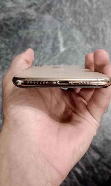 iPhone xsmax 64gb pta aproved 4