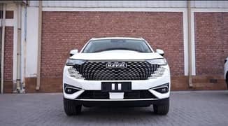 Haval H6 Hev White/Burgundy showroom