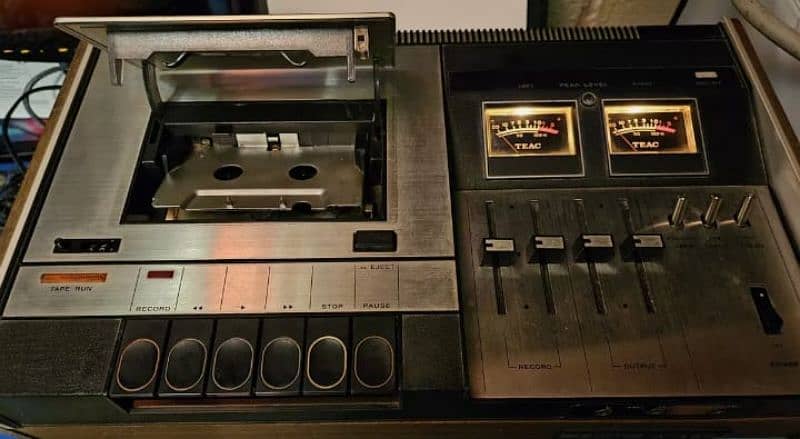 TEAC A. 350 ANTIQUE CASSETTE PLAYER 4