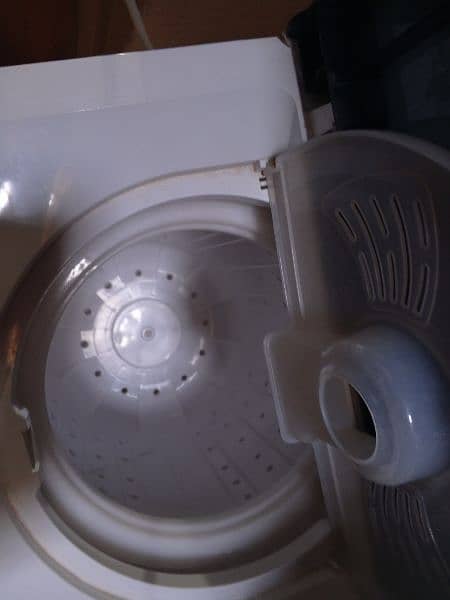 washing machine and dryer for sale in very good condition 2