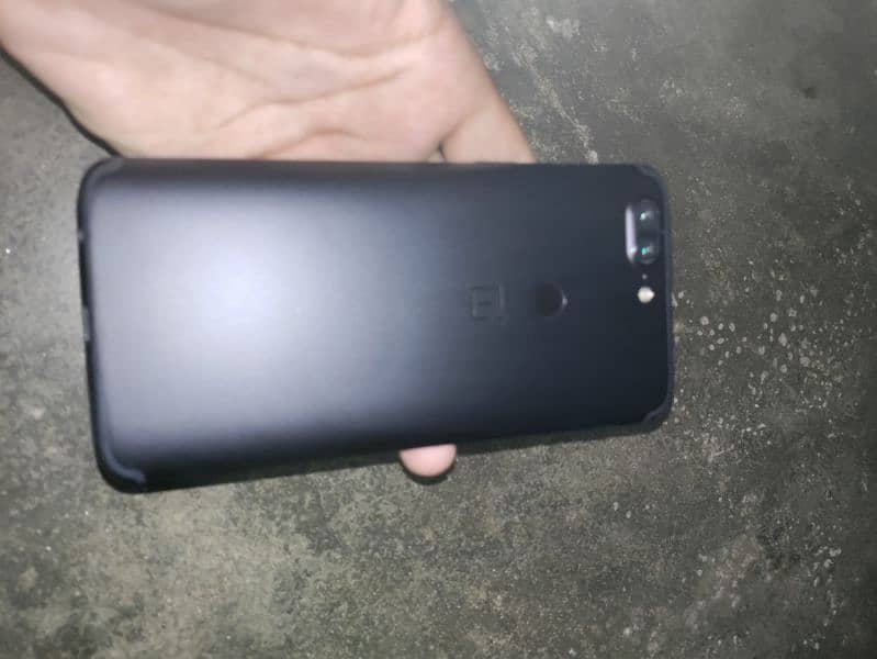 oneplus 5t 5G for sale. . 9/10 Condition 3