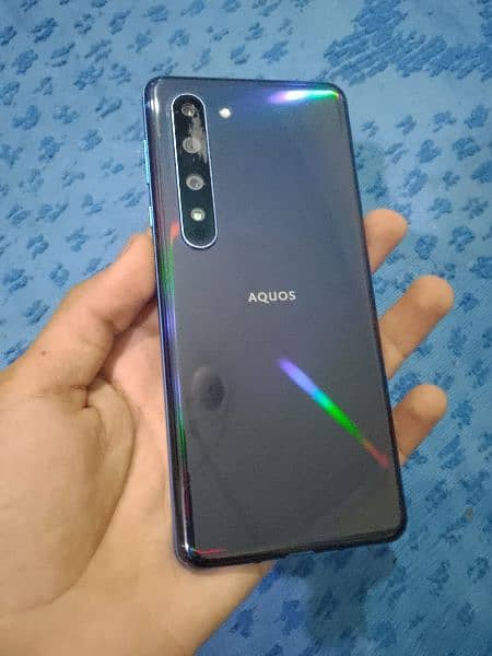 Aquos r5 12/265 0