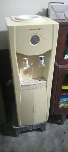 Changhong Ruba water dispenser