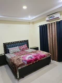 Par Day short time One BeD Room apartment Available for rent in Bahria town phase 4 and 6 empire Heights 2 Family apartment 0