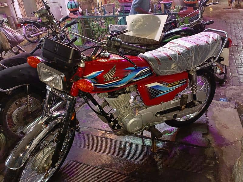 Honda 125 CG 125 new condition 10 by 10 condition red colour 1