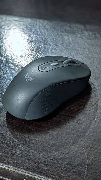 Logitech Signature plus M750 Mouse 1