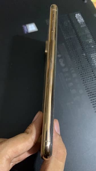 iphone xs max PTA approved 64 gb gold colour 1