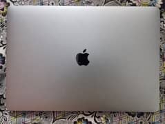 Macbook pro 2018 corei9 15 inch 32gb 512gb